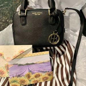 Henri Bendel xbody cutee 💼!